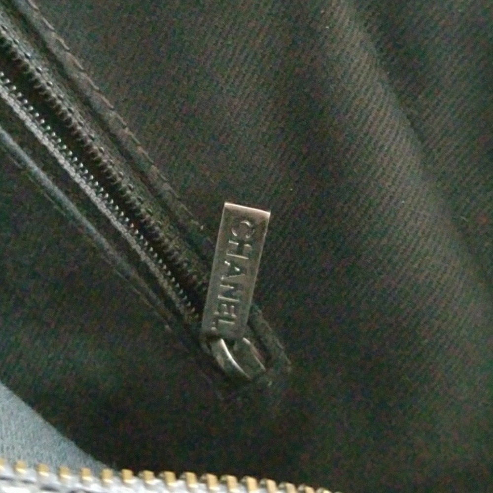 SOLD CHANEL Jumbo Grey/Black Easy Flap - Picture 6 of 8